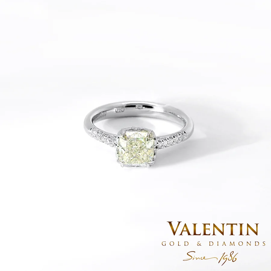 Cushion Engagement Ring 4773 – white gold