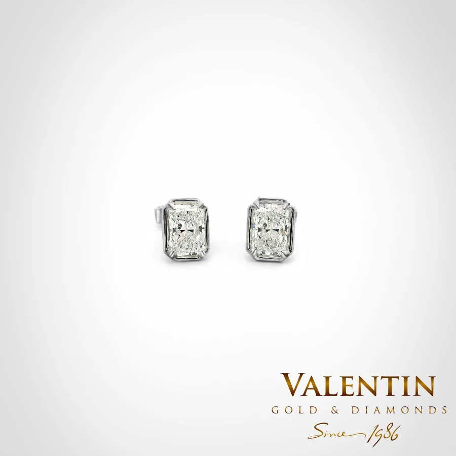 Light Radiant Gold Earrings with Halo 7637 – white gold