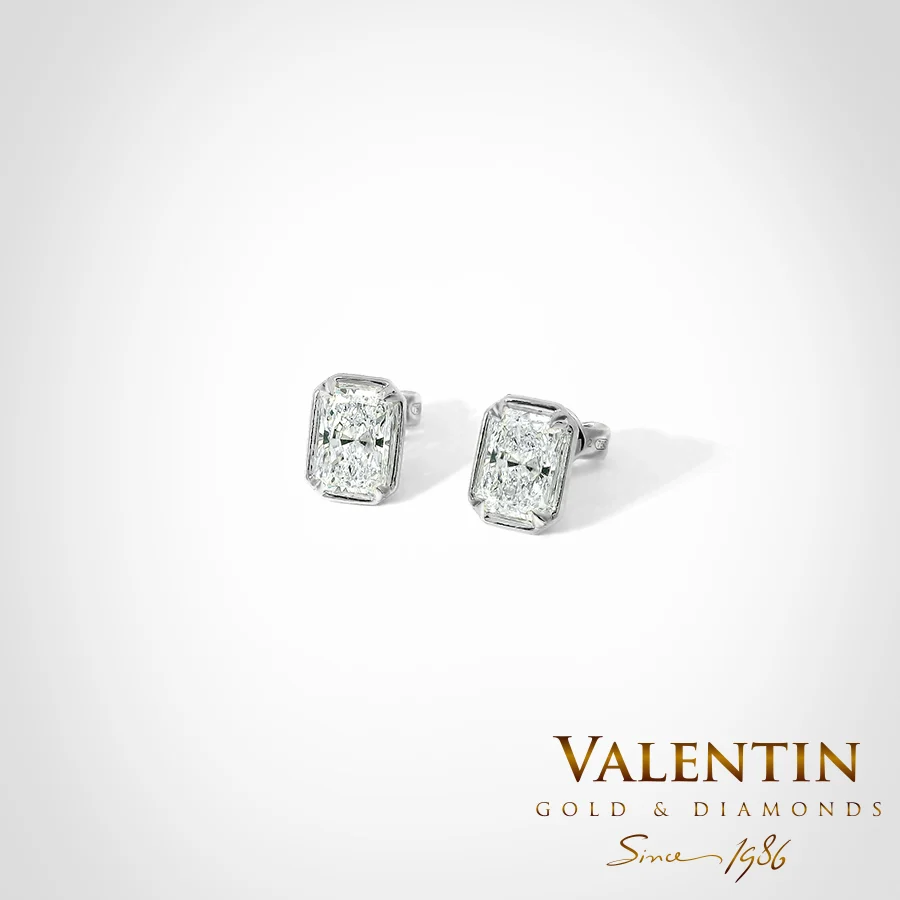 Light Radiant Gold Earrings with Halo 7637 – white gold