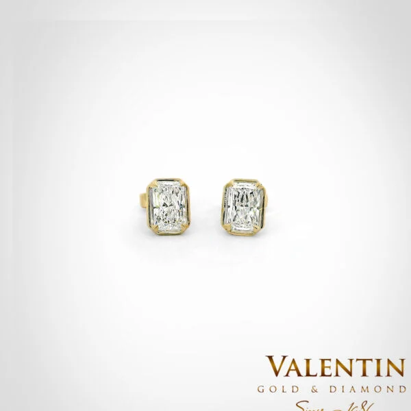 Light Radiant Gold Earrings with Halo 7637 – yellow gold