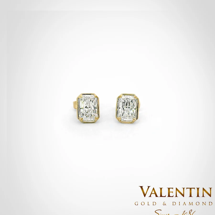 Light Radiant Gold Earrings with Halo 7637 – yellow gold