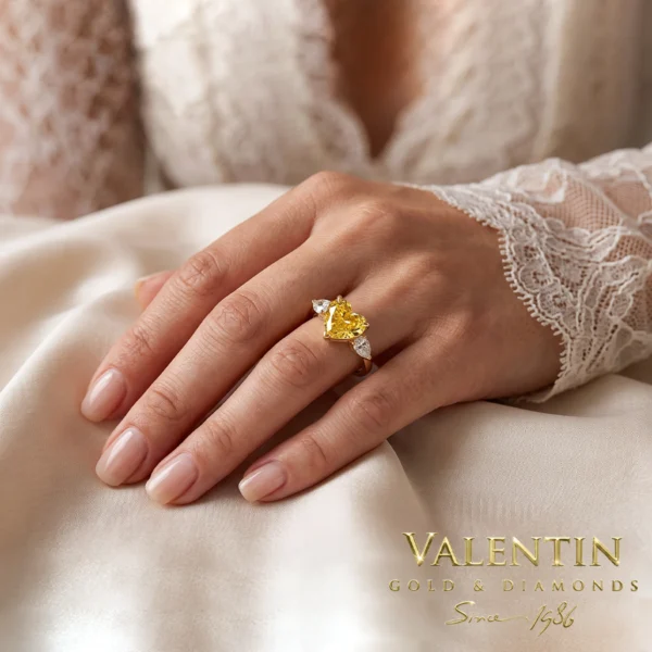 Годежен пръстен Fancy Yellow Heart Diamond Lab 4767 - Image 2