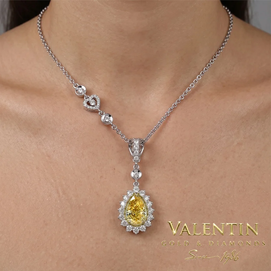 Glamour Pear White FVY Gold Pendant 6904-3